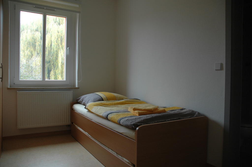 Single Room,247135669:JPEG